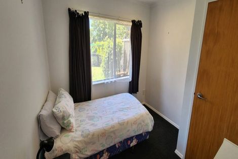 Photo of property in 8 Frank Frethey Place, Highlands Park, New Plymouth, 4312