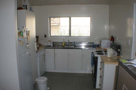 Photo of property in 1 Louise Place, West Harbour, Auckland, 0618