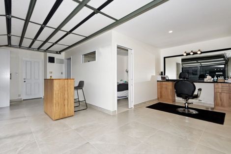 Photo of property in 3a Summerland Drive, Henderson, Auckland, 0612