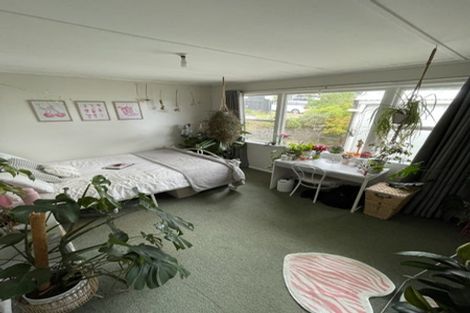 Photo of property in 13 Barclay Street, Newlands, Wellington, 6037