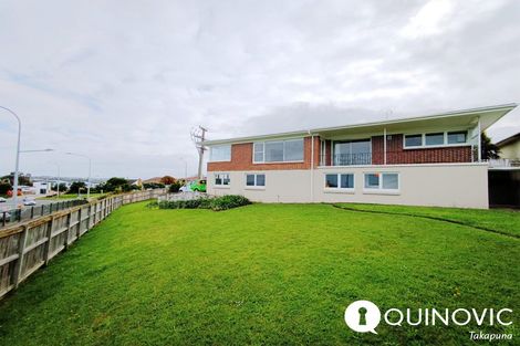 Photo of property in 520 Glenfield Road, Glenfield, Auckland, 0629