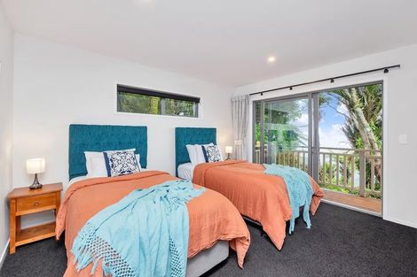 Photo of property in 23 Quinns Road, Waiatarua, Auckland, 0612