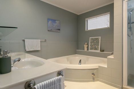 Photo of property in 744 Acacia Bay Road, Acacia Bay, Taupo, 3330