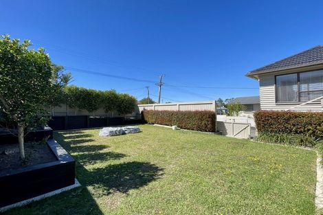 Photo of property in 2/5 Howard Road, Northcote, Auckland, 0627