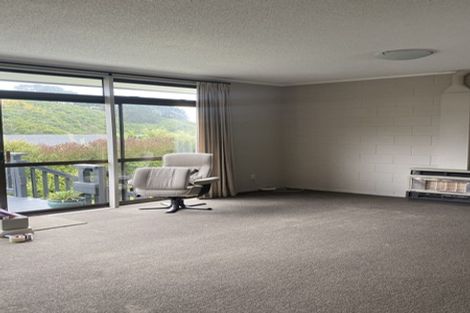 Photo of property in 8 Bushland Grove, Paparangi, Wellington, 6037