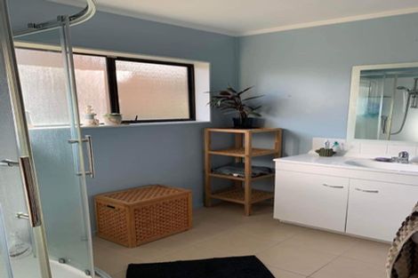 Photo of property in 1/5 Spring Grove, Henderson, Auckland, 0612