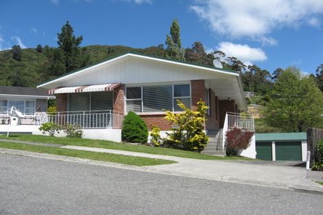 Photo of property in 21 Seaview Crescent, Picton, 7220