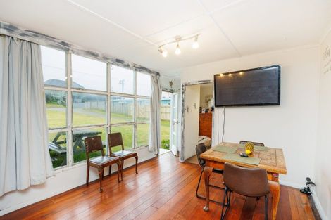 Photo of property in 23 Marine Parade South, Foxton Beach, Foxton, 4815