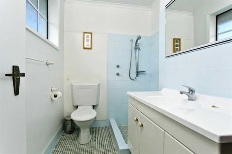 Photo of property in 2/4 Frater Avenue, Milford, Auckland, 0620