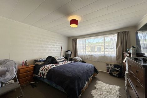 Photo of property in 1/18 Oregon Drive, Maoribank, Upper Hutt, 5018