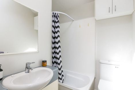 Photo of property in 5/93a Kelburn Parade, Kelburn, Wellington, 6012