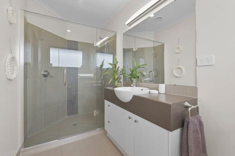 Photo of property in 28 Hawaiian Parade, Arkles Bay, Whangaparaoa, 0932