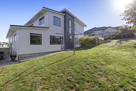 Photo of property in 32 Lanyon Place, Whitby, Porirua, 5024
