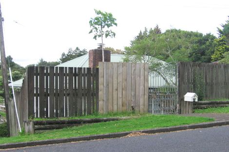 Photo of property in 58 West Lynn Road, Titirangi, Auckland, 0604