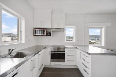 Photo of property in Kingsgate Flats, 10 Austin Street, Mount Victoria, Wellington, 6011