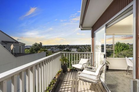 Photo of property in 2/51a Target Road, Totara Vale, Auckland, 0629