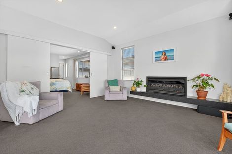 Photo of property in 15 Beechwood Road, Rothesay Bay, Auckland, 0630