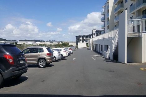 Photo of property in Apollo Apartments, 201/46 Rosedale Road, Rosedale, Auckland, 0632