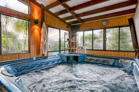 Photo of property in 11 North Way, Titirangi, Auckland, 0604