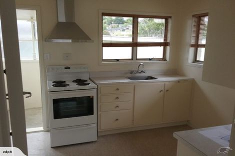 Photo of property in 2/16 Mannering Place, Hillcrest, Auckland, 0627