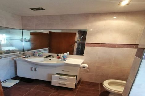 Photo of property in 118 Pupuke Road, Hillcrest, Auckland, 0627