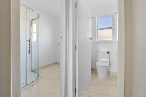 Photo of property in 3a Kinapori Terrace, Newlands, Wellington, 6037