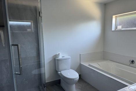 Photo of property in 5 Bishop Street, Green Bay, Auckland, 0604