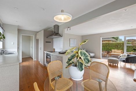 Photo of property in 12 London Street, Te Atatu Peninsula, Auckland, 0610