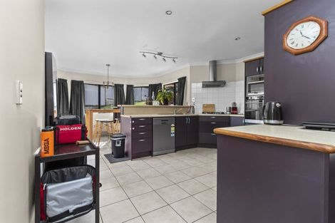 Photo of property in 24 Roderick Place, Rototuna, Hamilton, 3210