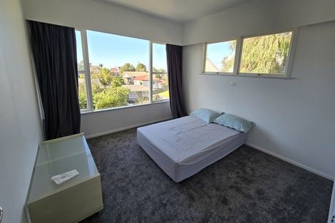 Photo of property in 88 Chivalry Road, Glenfield, Auckland, 0629