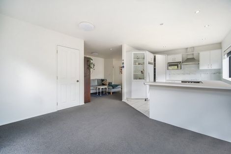 Photo of property in 12 Ginders Drive, Massey, Auckland, 0614