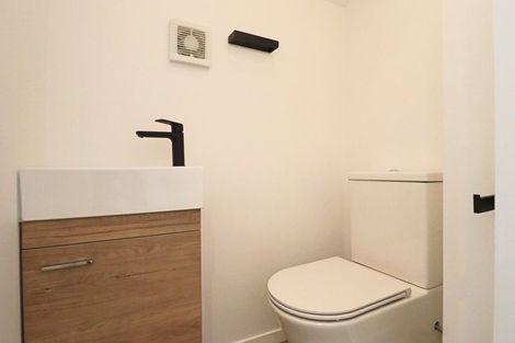 Photo of property in 62b Glenmore Road, Sunnyhills, Auckland, 2010