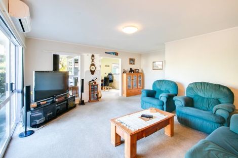 Photo of property in 16a Lowther Place, Taradale, Napier, 4112