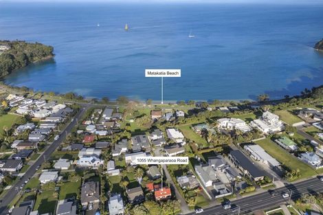 Photo of property in 1055 Whangaparaoa Road, Tindalls Beach, Whangaparaoa, 0930