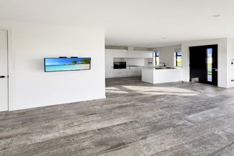 Photo of property in 16 Kelly Road, Riverhead, 0820