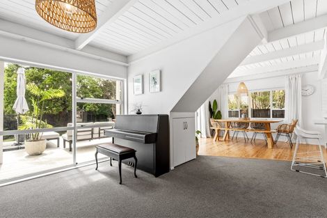 Photo of property in 122 Stanmore Bay Road, Stanmore Bay, Whangaparaoa, 0932