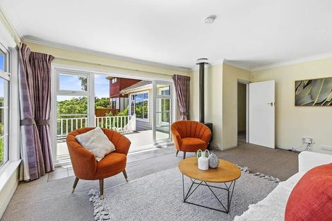 Photo of property in 28 Hinau Street, Tawa, Wellington, 5028