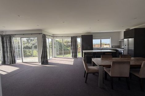 Photo of property in 11 Bendigo Grove, Newlands, Wellington, 6037