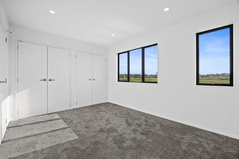 Photo of property in 8 Harikoa Way, Karaka, 2113