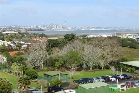 Photo of property in Frank Sargeson Apts, 406/74 Anzac Street, Takapuna, Auckland, 0622