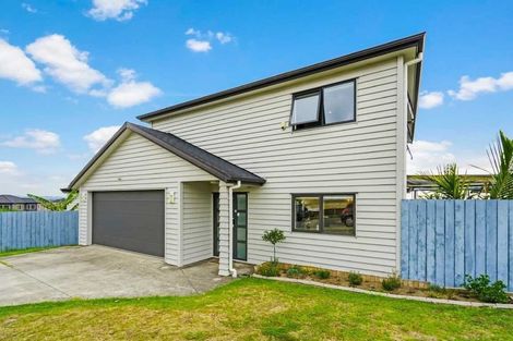 Photo of property in 23 Kirikiri Drive, Papakura, 2110