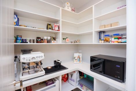 Photo of property in 27 Coutts Way, Fitzherbert, Palmerston North, 4410