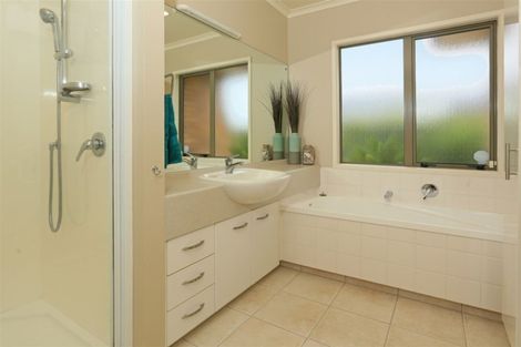 Photo of property in 5 Lantern Court, Henderson, Auckland, 0612