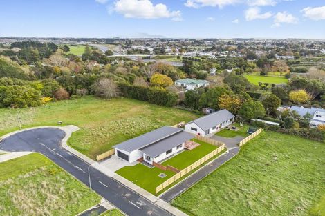 Photo of property in 16 Te Awahohonu Lane, Otaki, 5512