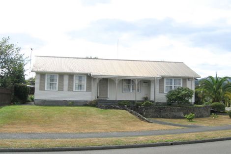 Photo of property in 13 Brightwater Crescent, Totara Park, Upper Hutt, 5018