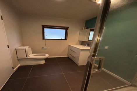 Photo of property in 4 Oystergrove Road, West Harbour, Auckland, 0618