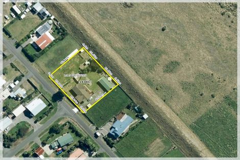 Photo of property in 20 Aru Street, Tangimoana, 4822