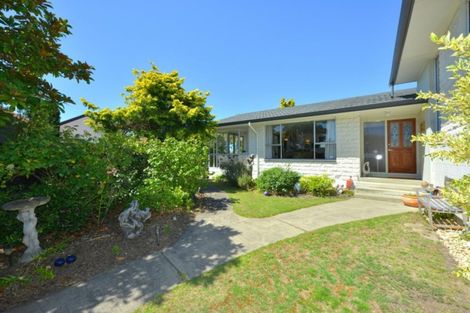 Photo of property in 20 Woodstock Place, Russley, Christchurch, 8042