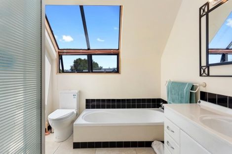 Photo of property in 1/111 Lincoln Road, Addington, Christchurch, 8024