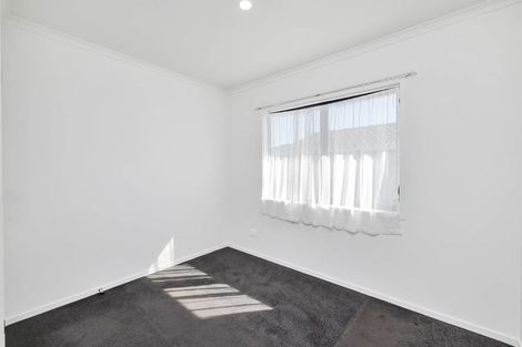 Photo of property in 86 Farquhar Road, Glendene, Auckland, 0602